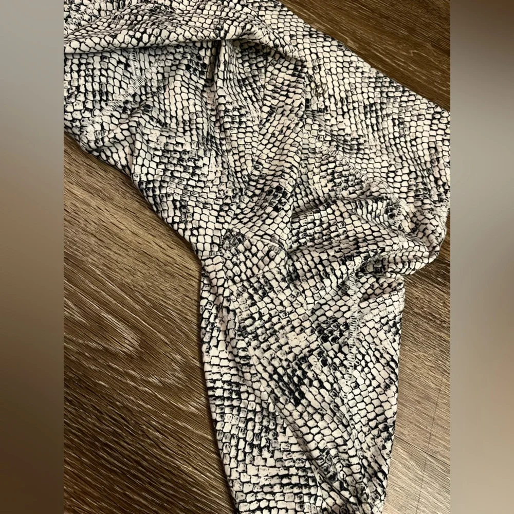 SOLD Balance Collection | Contender Luxe High Rise Leggings Snakeskin Size Med - Picture 8 of 8